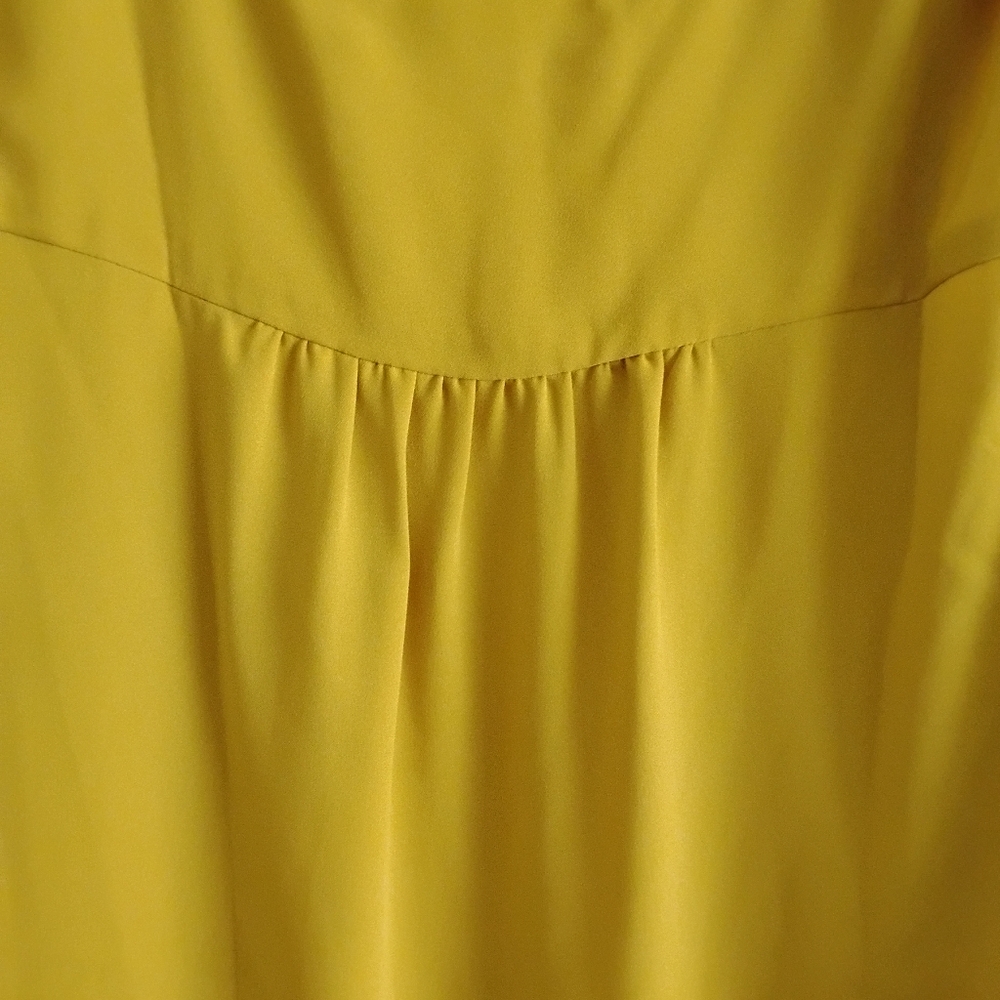Smock Trim Shell Top - Picture 6 of 7